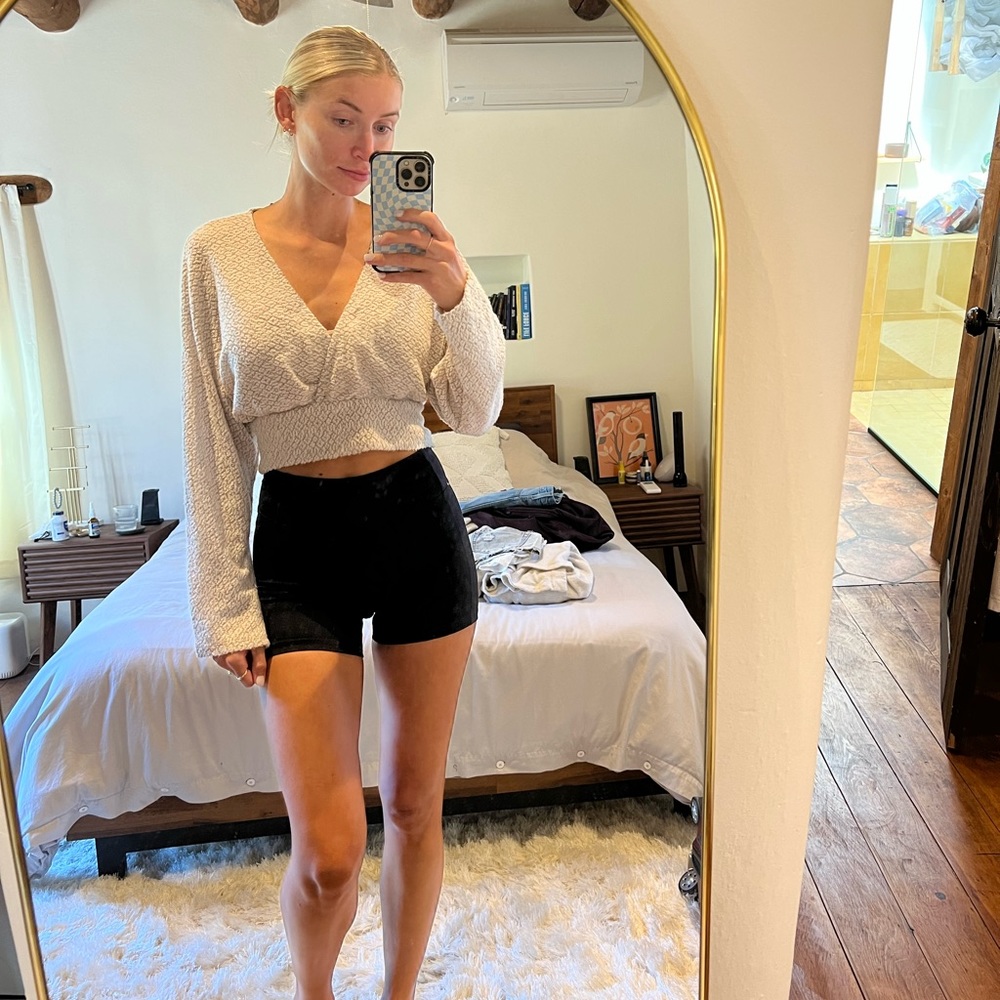 Urban Outfitters Knit Crop Fuzzy Sweater in Ivory - Size M - BNWT